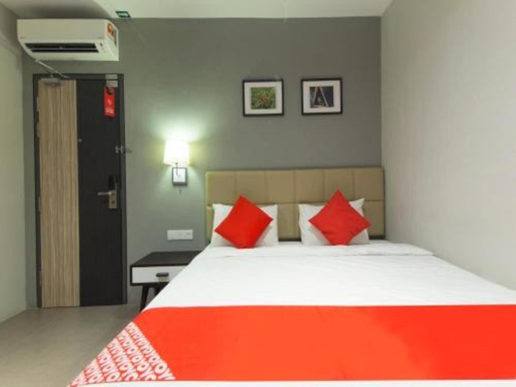 โอโย 1191 ยูเทล บูทิก โฮเต็ล Hotel กาจัง ภายนอก รูปภาพ