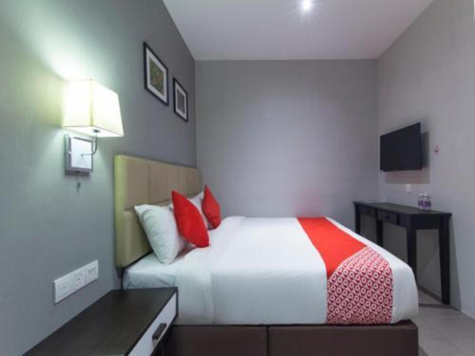 โอโย 1191 ยูเทล บูทิก โฮเต็ล Hotel กาจัง ภายนอก รูปภาพ